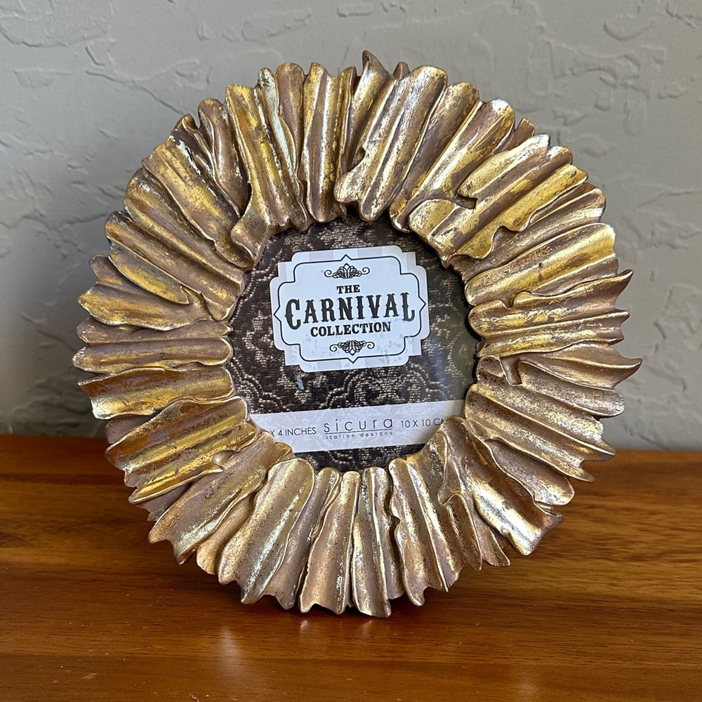 The carnival‎ collection SICURA Italian designs, 4 x 4 inches  gold circle frame